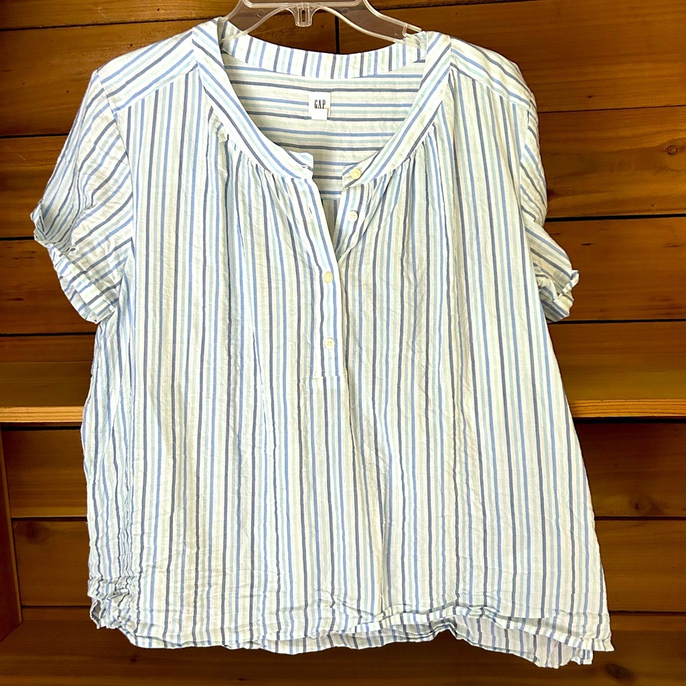 Gap shirt sz L